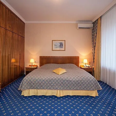 Natsionalny 4*