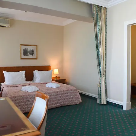 Natsionalny Hotel 4*